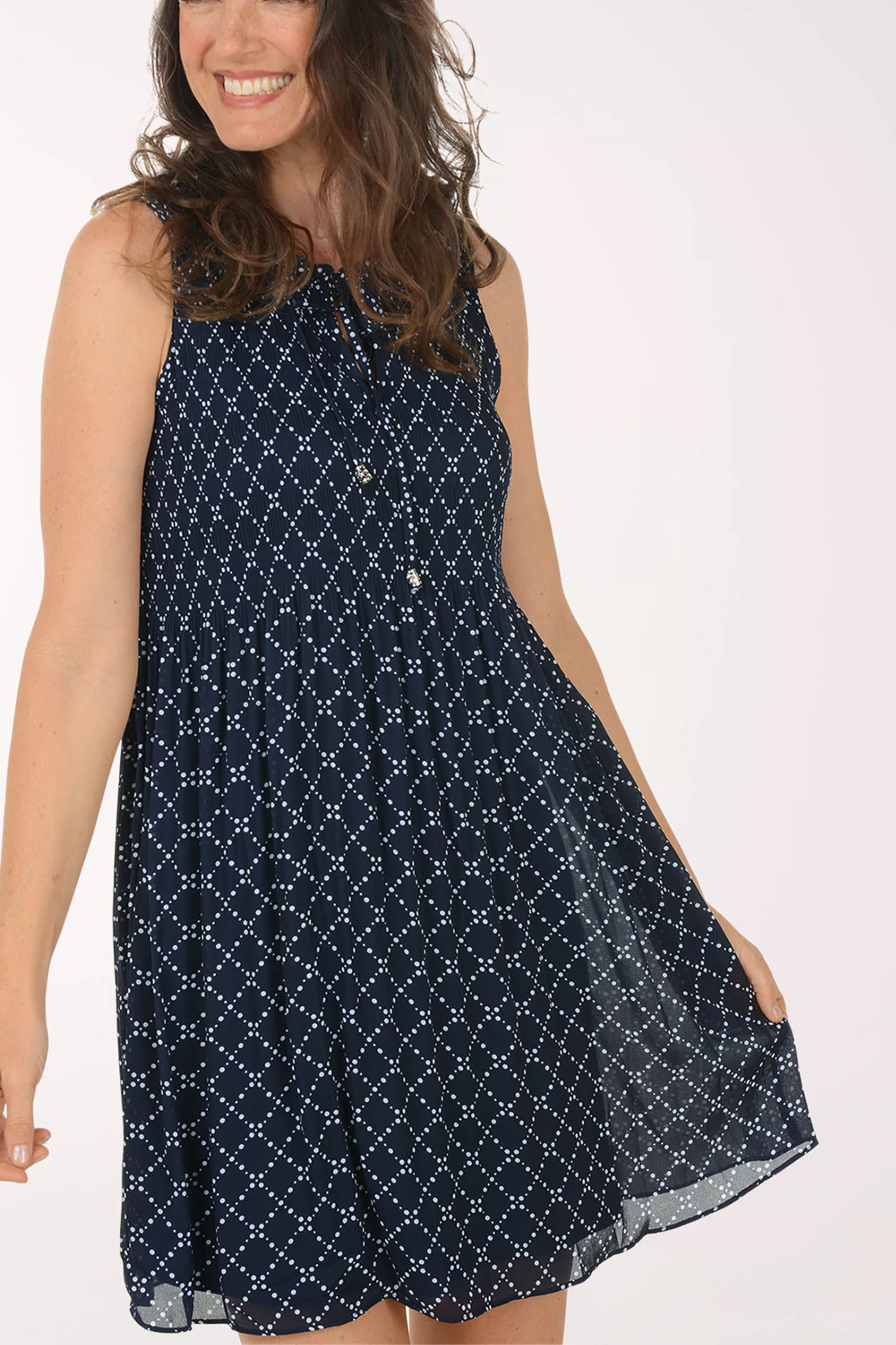 Dotted Lattice Sleeveless Pleated Dress - Image 4